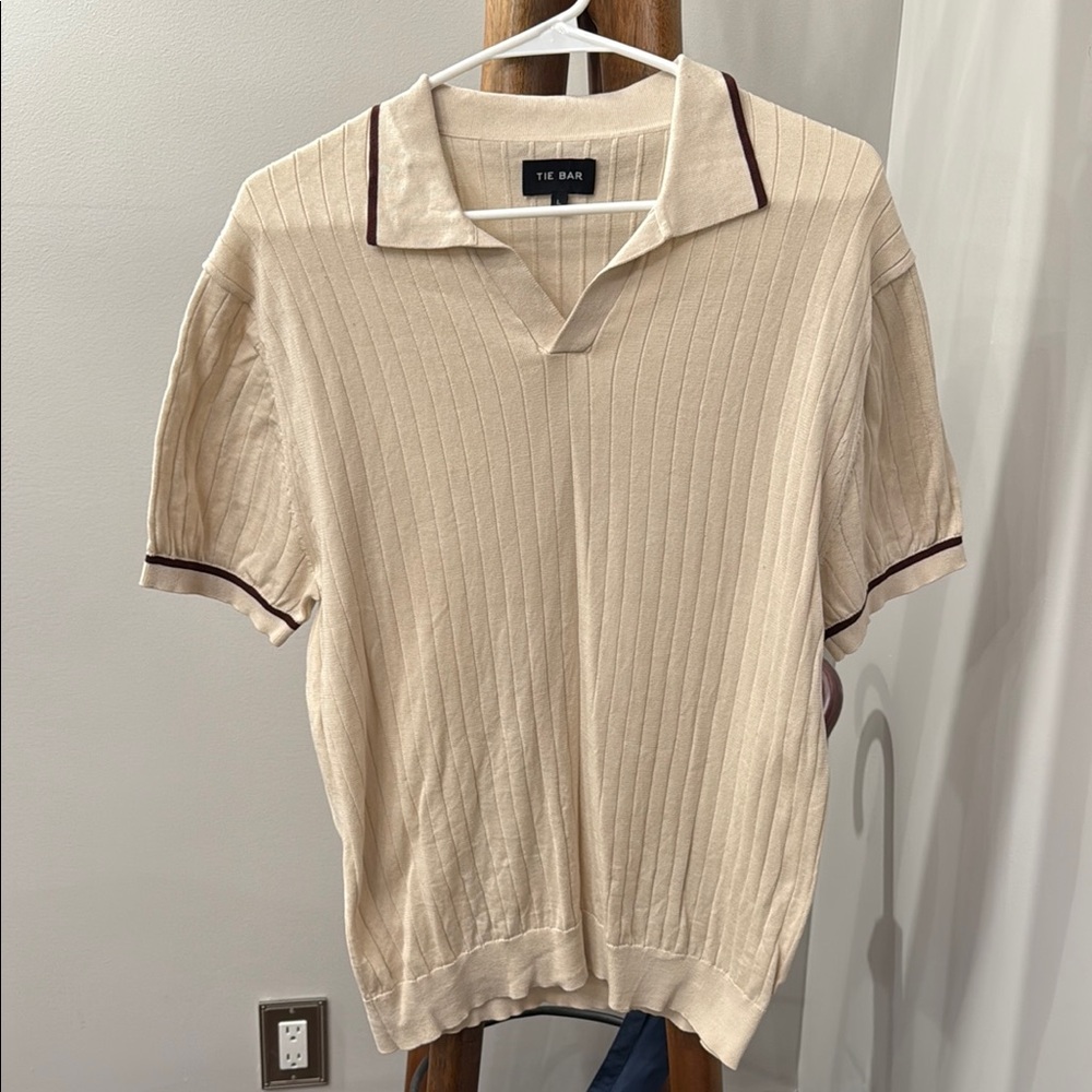 Tie Bar Cream Polo Shirt with Classic Collar and Short Sleeves